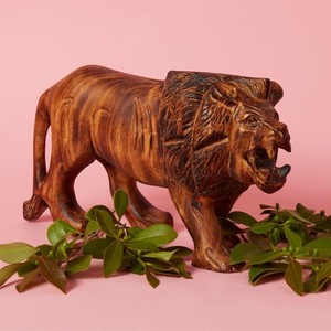 Tabouret en bois d'acacia fait main en forme de tête de lion |   Sculpture d'animal rectangulaire traditionnelle |   Écologique, durable, or brun sculpté - Product Image 2