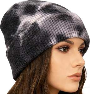 Bonnet tricoté tie-dye pour homme et femme – Collection Hiver - Product Image 2