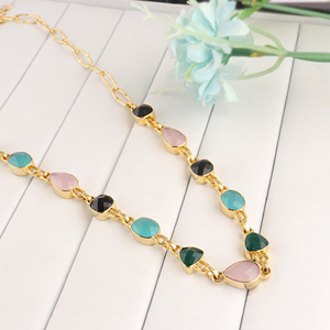 Collier de luxe multi-pierres ajustable, chaîne plaquée or 18 carats, chalcédoine et onyx taillés en forme de losange, bijoux en gros pour fournisseurs - Product Image 3