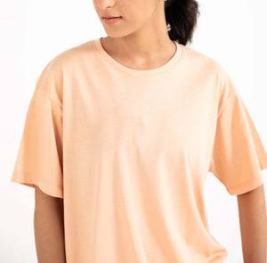 เสื้อยืดผู้หญิงไซส์ใหญ่ ผลิตจากประเทศปากีสถาน สวมใส่สบายและมีสไตล์ เสื้อยืดผู้หญิงทรงหลวม สีพีช เสื้อยืดผ้าฝ้ายเนื้อนุ่มสีพีช - Product Image 5