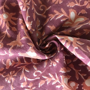 Tela de Algodón Estampada a Mano con Diseño de Enredaderas Florales |   Textiles Étnicos Indios - Product Image 2