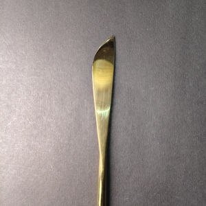 Ensemble de service minimaliste de luxe en 3 pièces plaqué or avec des poignées effilées élégantes et une finition miroir haute brillance, respectueux de l'environnement - Product Image 4