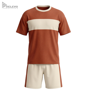 Tenue de football personnalisée OEM sublimée, maillot à col ras du cou et manches courtes, short assorti, en polyester respirant, pour équipe adulte unisexe - Product Image 1