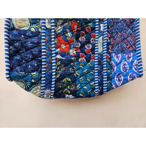 Bolso Tote de Algodón Hecho a Mano en India, Estilo Vintage de Verano, con Dos Asas, Único, Sostenible e Impermeable, de Rajasthan - Product Image 3