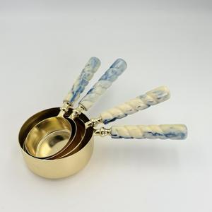 Nuevas Tazas Medidoras de Acero Inoxidable con Acabado Dorado y Mango de Resina Colorida, Utensilios de Repostería y Artículos de Cocina a Bajo Precio - Product Image 1