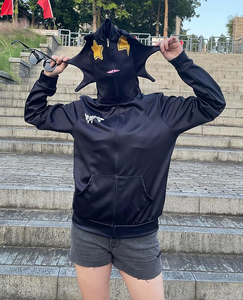 Sweat à capuche zippé intégral tendance avec coutures renforcées, coton de haute qualité et une silhouette audacieuse pour un style urbain. - Product Image 6