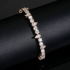Bracelet de charme vintage plaqué or 18 carats de luxe pour femme, serti de diamants taille poire, certifié IGI AMBER JEWELS, pour mariage - Product Image 2