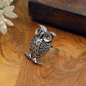 Bague réglable vintage en forme de hibou – Bague en métal argenté antique, bijoux de mode pour femmes et hommes - Product Image 4
