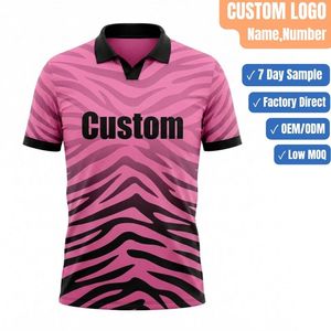 เสื้อฟุตบอลพิมพ์ลายม้าลายสีชมพูแบบกำหนดเองสำหรับผู้ชาย แขนสั้น ระบายเหงื่อได้ดี ผลิตจากโพลีเอสเตอร์ 100% คอปกพับได้ - Product Image 1