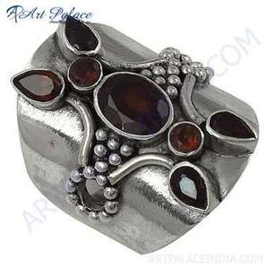 Ingenioso anillo de plata fina con piedras preciosas granate - Product Image 1