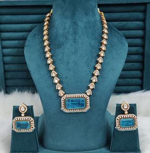 Collier en moissanite de qualité supérieure, pierres Polki et doublet, avec de magnifiques boucles d'oreilles assorties, convient aux tenues ethniques et occidentales, idéal pour les soirées. - Product Image 1