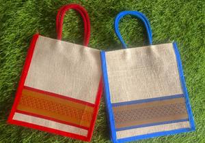 กระเป๋าจุ๊ตอเนกประสงค์แบบดั้งเดิมสำหรับสำนักงานและบ้าน  กระเป๋าใส่อาหารกลางวัน  กระเป๋าจุ๊ตแบบไม่ทอพร้อมผ้าลายปัก  2026 ผลิตในอินเดีย ขายส่งแบบ OEM - Product Image 5