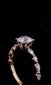Anillo de diamante cultivado en laboratorio con corte brillante redondo de 1.0 quilates y banda única, certificado por IGI, oro rosa de 14k, regalo de compromiso y aniversario. - Product Image 2