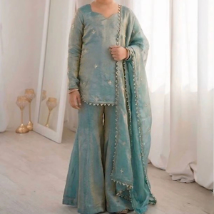 Conjunto de Sharara y Dupatta de Seda Pesada con Diseño Moderno para Fiestas - Product Image 1