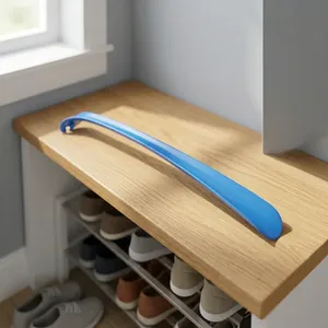 Chausse-pied en plastique léger et ergonomique pour un enfouissement facile et confortable des chaussures, idéal pour les seniors, les patients et l'usage quotidien - Product Image 2
