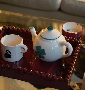 Théière florale Clover avec bec verseur lisse, poignée confortable, design conservant la chaleur, idéale pour les amateurs de thé - Product Image 3