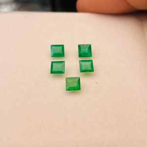Émeraudes naturelles, lot de 5 pierres précieuses de 1,90 ct, qualité AAA, avec un éclat superbe et une belle couleur verte, polissage et taille parfaits. - Product Image 3