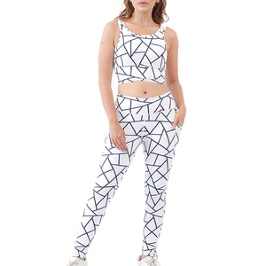 Conjunto de leggings y top de yoga para mujer, al por mayor, personalizado, sólido, ecológico, transpirable, ligero, con cintura elástica, para fitness y gimnasio. - Product Image 1