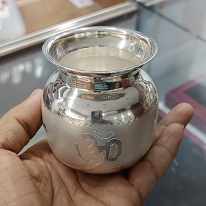 Pot à eau décoratif en argent pur pour le Pooja des temples religieux, la vénération hindoue traditionnelle, et la décoration de mandir domestique. - Product Image 5