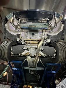 Sistema de escape con válvulas Axle-back para BMW G30 520i, tipo abrazadera, kit de montaje con tornillos / fabricado en Corea, alto rendimiento - Product Image 1