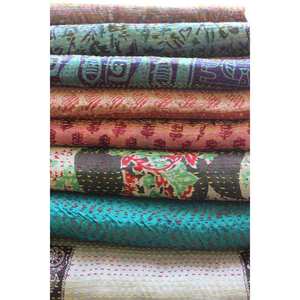 Elegante bufanda de seda Kantha, chal de seda bordado a mano, accesorio de moda tradicional para bodas, fiestas y uso festivo. - Product Image 1