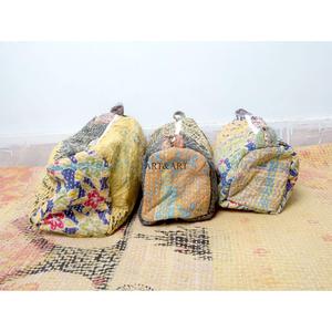 Ensemble de trousses de toilette en coton imprimé à la main Kantha indien avec fermeture éclair et poignée souple - Motif floral - Trousse de maquillage de voyage pour femmes - Product Image 2