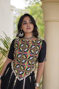 Lehenga de Rayón con Encaje Multiespejo y Bordado Multihilo, con Espejos Reales y Kodi Gota Patti, Largo hasta el Suelo, para Fiesta, con Blusa - Product Image 3