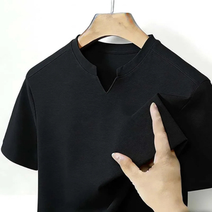 เสื้อยืดคอกว้างแขนสั้นผู้ชาย สีพื้น ผ้าถัก ทรงปกติ ระบายอากาศได้ดี สไตล์ลำลอง ผ้าฝ้าย 100% - Product Image 1