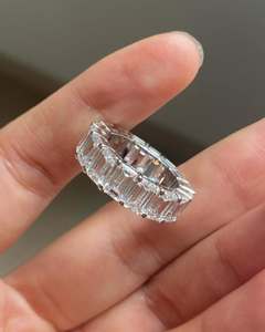 Anillo de compromiso geométrico de lujo para mujer, chapado en oro de 18 quilates, plata 925, moissanita, corte baguette, engaste de canal, banda de eternidad - Product Image 3