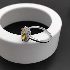 แหวนเงินแท้ประดับพลอยซิทรินธรรมชาติทรงรัศมี สำหรับเป็นแหวนหมั้นหรือแหวนแทนใจ ของขวัญสำหรับผู้หญิงในเดือนพฤศจิกายน - Product Image 4