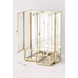 Un présentoir à bijoux élégant et imposant apporte harmonie à votre collection et ajoute une touche de brillance raffinée. - Product Image 4