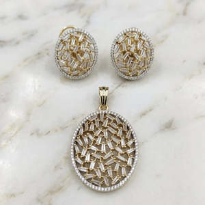Ensemble élégant Royal American Platinum pour femmes, collier avec pendentif en diamant et boucles d'oreilles assorties, idéal pour les fêtes, les mariages, les festivals - Product Image 1