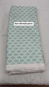ผ้าไหมดิบ Bada Panna จาก Fabric House เนื้อผ้าแห้งเร็ว นุ่มพิเศษ 95 กรัม/ตร.ม. กว้าง 43/44 นิ้ว สำหรับชุดเดรสและชุดสูทผู้หญิง - Product Image 4