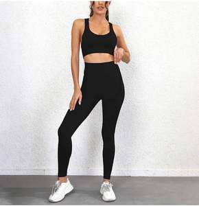Ensemble de sport 2 pièces côtelé sans couture pour femme : Soutien-gorge de sport et Legging taille haute en Spandex/Nylon – Vente en gros OEM/ODM pour la gym - Product Image 3