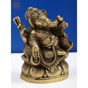 Petite sculpture en laiton de 3 pouces fabriquée à la main Lord Ganesha assis sur un piédestal de lotus - Product Image 2