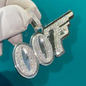 Colgante de Moissanita VVS con Baño de Rodio en Plata 925, Diseño Temático de Lujo, Corte Brillante Redondo, Engaste de Canal, Unisex, Uso Diario - Product Image 5