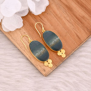 Pendientes de aro al por mayor con ágata de sangre, pendientes de latón chapados en oro amarillo, joyería de diseño hecha a mano - Product Image 3