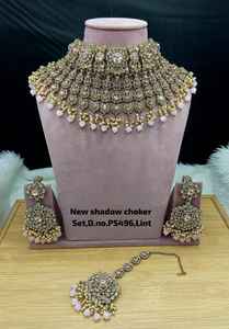 Parure de collier ras-du-cou, boucles d'oreilles et Maang Tikka de luxe, vintage, en cuivre plaqué or, avec perles et imitation Kundan, pour fiançailles et mariage - Product Image 3