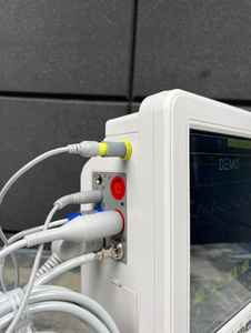 Dispositivo de Monitoreo Médico KAARYA 7 con Batería Integrada, Construcción de Acero y Aluminio, Garantía de 2 Años - Product Image 2