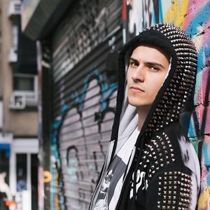 Sweats à capuche boxy courts pour hommes avec clous et strass Distress Designer Sweats à capuche en tissu polaire pour hommes - Product Image 2