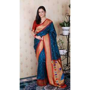 Sari en soie tissée Bandhani bleu denim avec zari, vêtements indiens et pakistanais par Elite Weaves 650g - Product Image 6