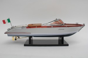 Modèle de bateau rapide italien artisanal en bois RIVA AQUARIVA GUCCII SILVER PAINTED édition spéciale pour décoration de bureau ou cadeau - Product Image 5