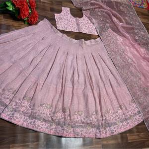 Vêtements de mariage de créateur Belle Lehenga Choli avec Dupatta pour la fête - Product Image 4