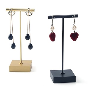 Organisateur de bijoux en métal créatif avec niveaux superposés pour un rangement efficace de tous les accessoires de bijouterie - Product Image 1