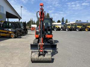 Mini-excavatrice compacte Kubota d'occasion modèle KX040-4 de 2022 – Poids : 9 200 lb, puissance du moteur : 40,4 CV, 1 453 heures de fonctionnement - Product Image 3