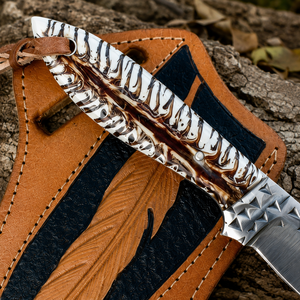 Cuchillo de desollar de acero al carbono de alta calidad personalizado con mango de resina de piña, cuchillo de desollar de hoja fija con funda de cuero - Product Image 4