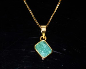 Collier Pendentif Géométrique de Luxe en Émeraude Naturelle pour Mariage Chrétien, en Argent Sterling 925 Plaqué Or 18K, Sertissage Clos, Minimaliste - Product Image 1
