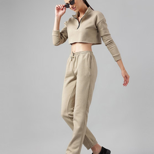 Ensemble de survêtement 2 pièces personnalisé pour femme : sweat à capuche court zippé et pantalon en velours respirant - Product Image 5