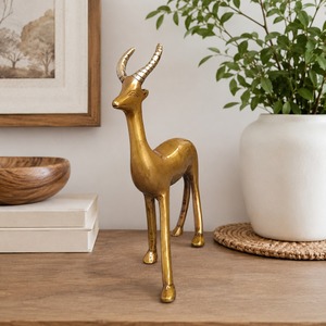 Sculpture de renne en métal doré faite à la main SHUBHAM, figurine animale moderne, décoration de table pour la maison, le bureau, cadeau de Noël, moulage - Product Image 2