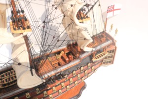 เวอร์ชันรายละเอียดขั้นสูง |   เรือ HMS วิคตอรี่ ตกแต่งด้วยไม้เสร็จสมบูรณ์แล้ว |   โมเดลเรือใบเวียดนามทำมือ ทาสีลายเรือธงสูง  งานฝีมือจากไม้ - Product Image 6